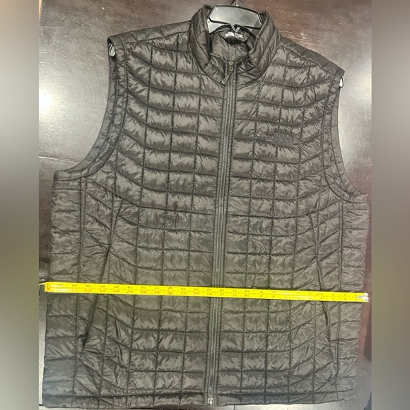The North Face Thermoball Eco Insulated Vest Men’s XL Black Lightweight zip - Picture 12 of 12